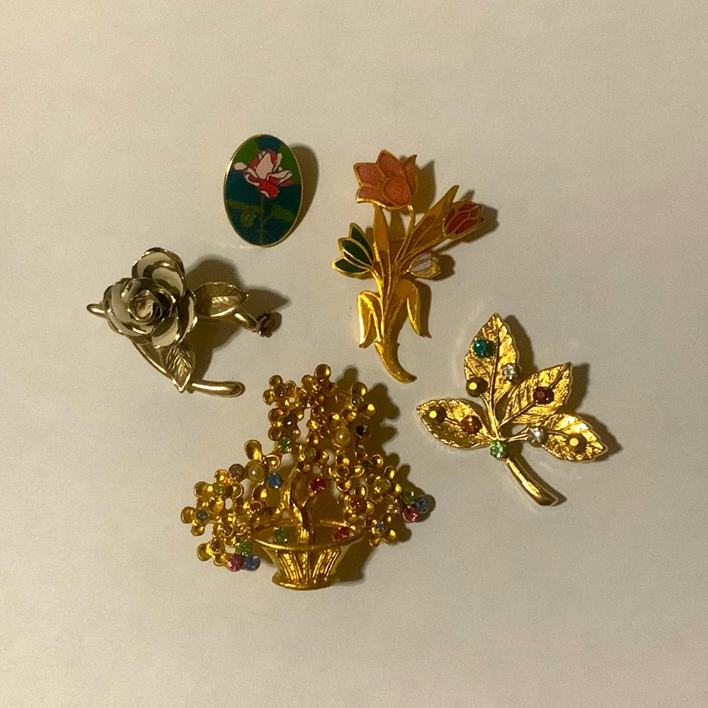 Lot of floral pins